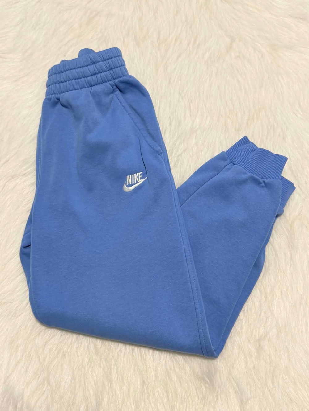 NIKE Light Blue Sweatpants 

Excellent condition 
Size Girls Large 

#A-BX-A101